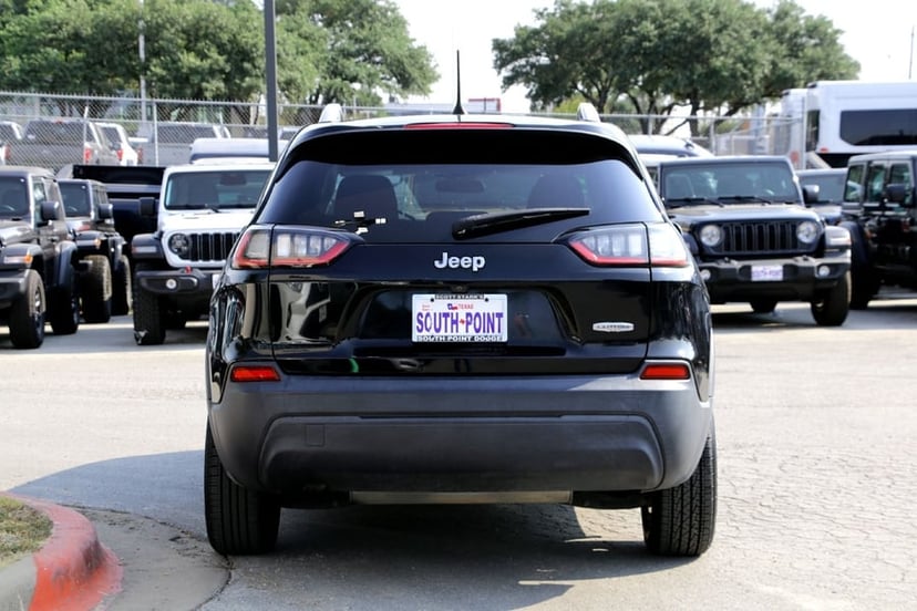 2020 Jeep Cherokee - Image 3
