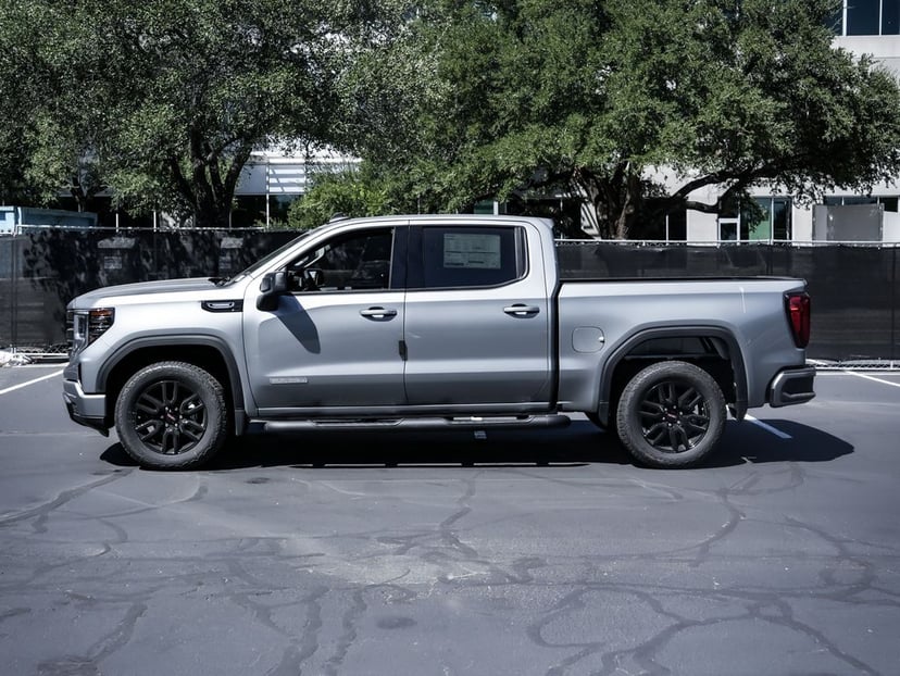 2026 GMC Sierra 1500 - Image 2