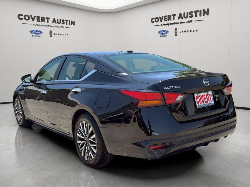2025 Nissan Altima - Image 3