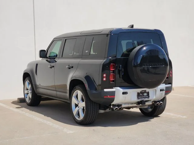 2024 Land Rover Defender - Image 3