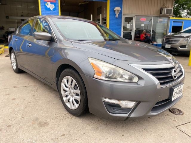 2015 Nissan Altima - Image 2