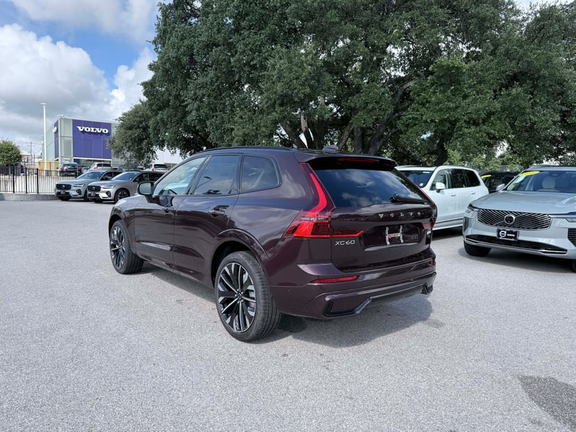 2026 Volvo XC60 - Image 3