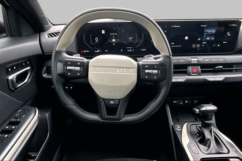 2025 Hyundai K4 - Image 3