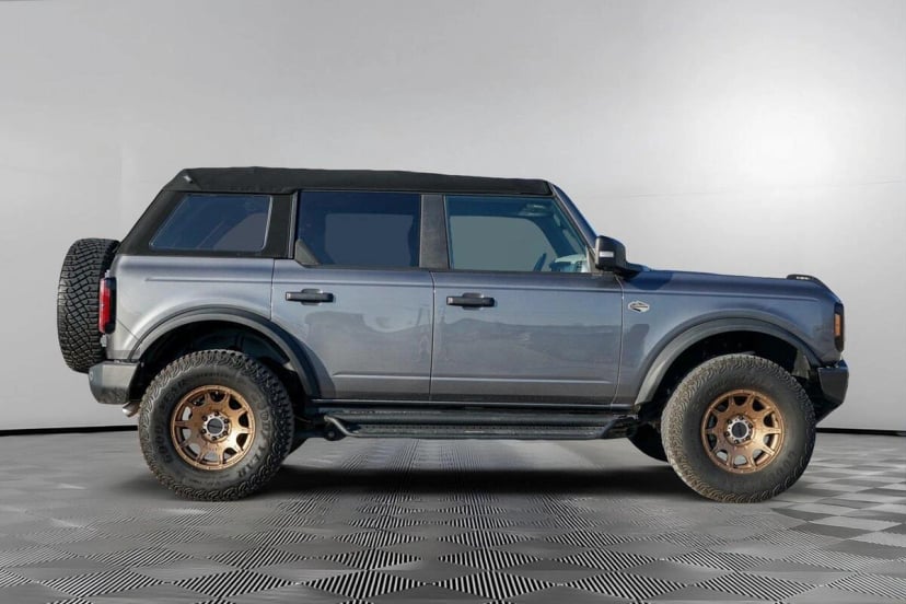 2022 Ford Bronco - Image 2