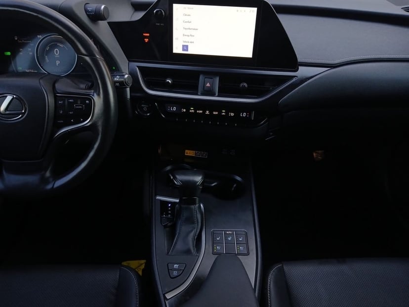 2023 Lexus UX - Image 3