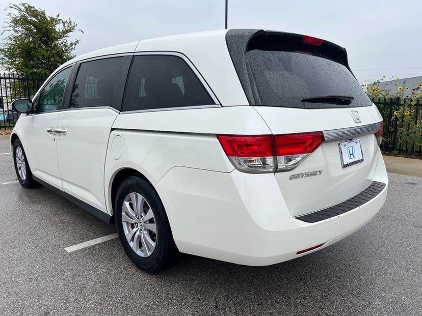 2016 Honda Odyssey - Image 2