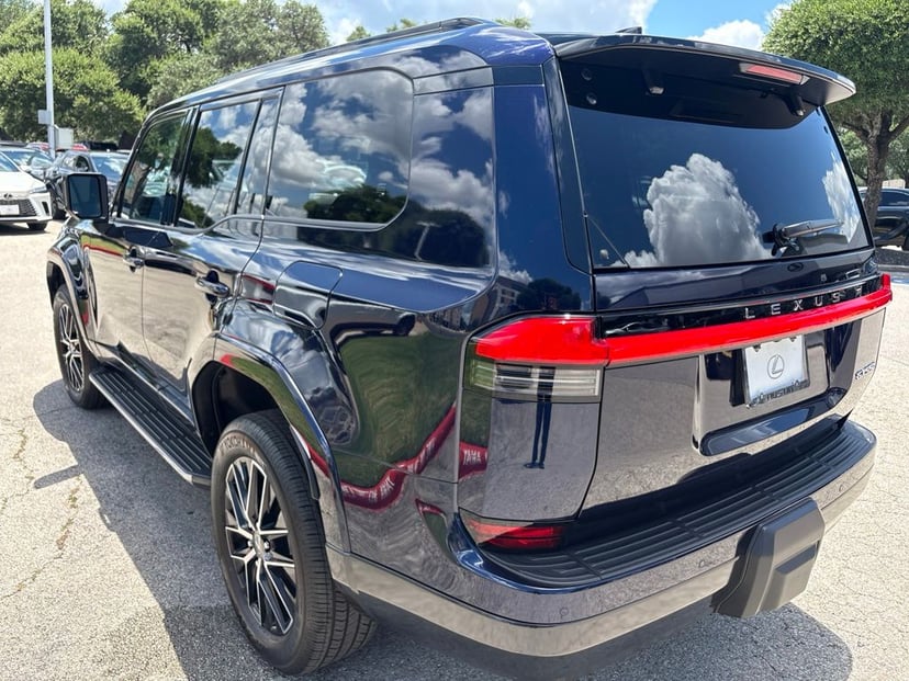 2026 Lexus GX - Image 3