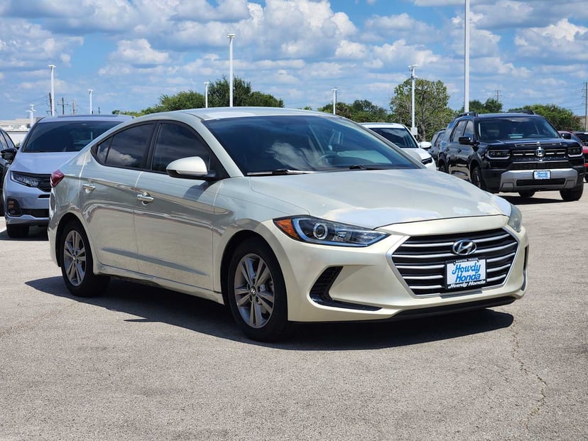 2017 Hyundai Elantra - Image 2