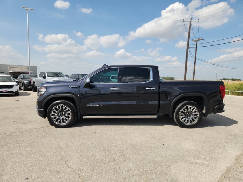 2023 GMC Sierra 1500 - Image 2