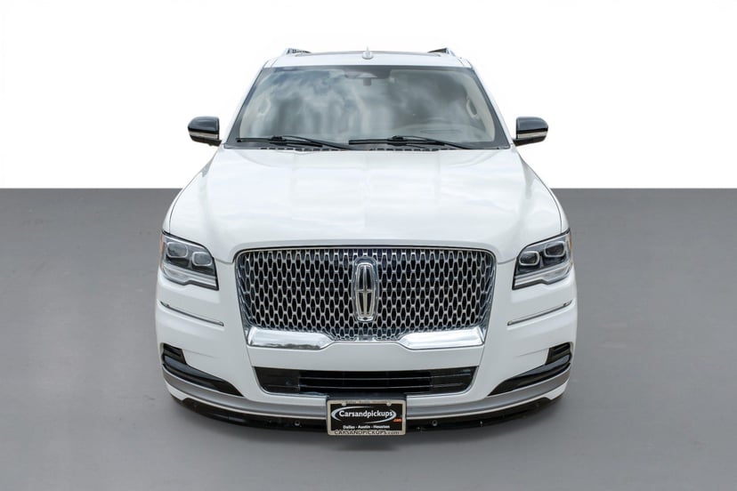 2022 Lincoln Navigator L - Image 1