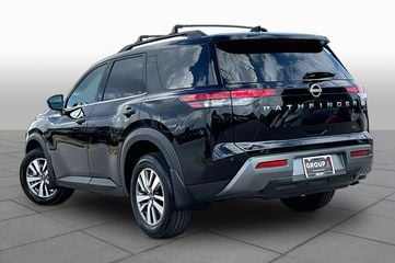 2026 Nissan Pathfinder - Image 2