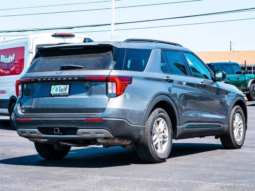 2026 Ford Explorer - Image 2
