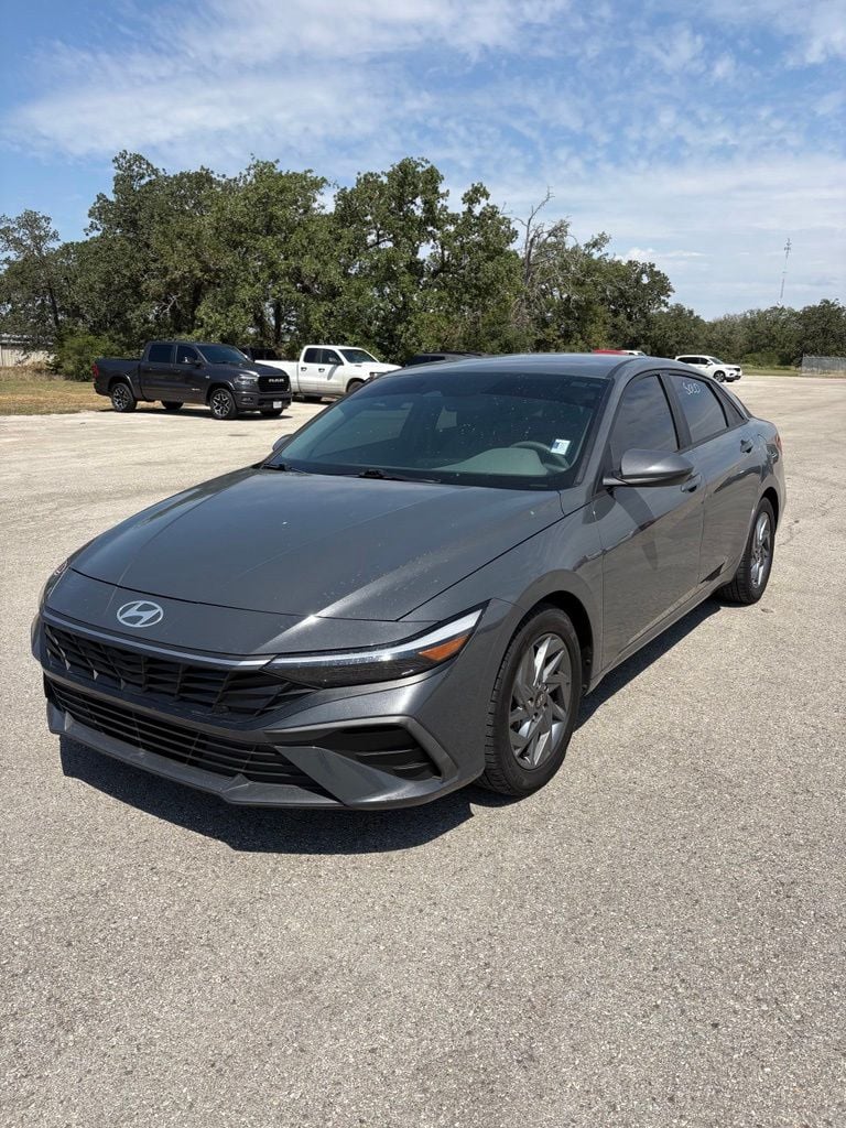 2024 Hyundai Elantra - Image 2