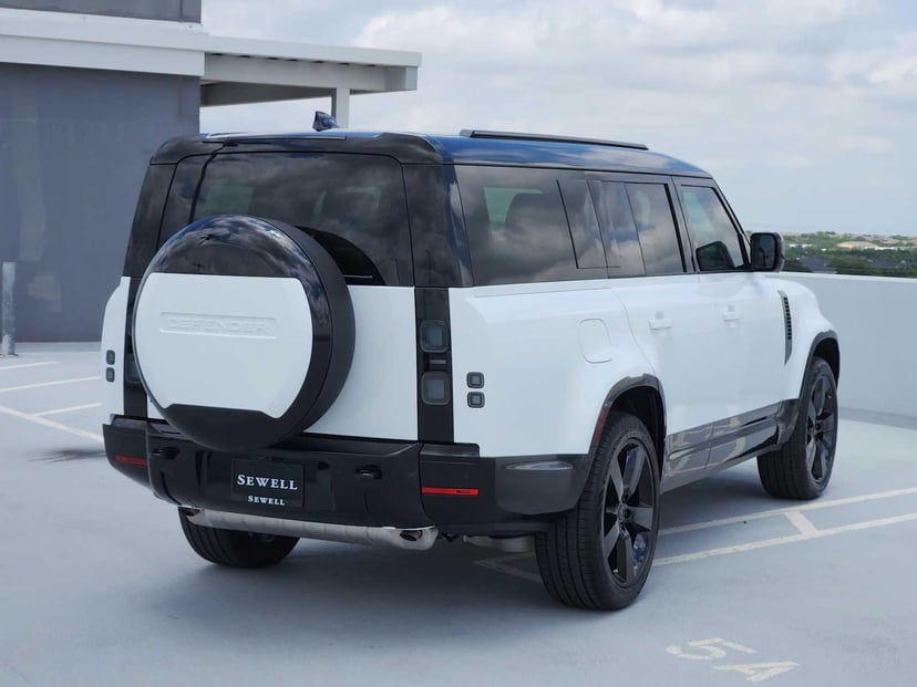 2026 Land Rover Defender - Image 2