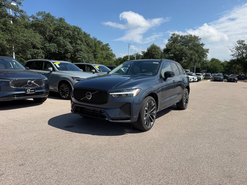 2026 Volvo XC60 - Image 2