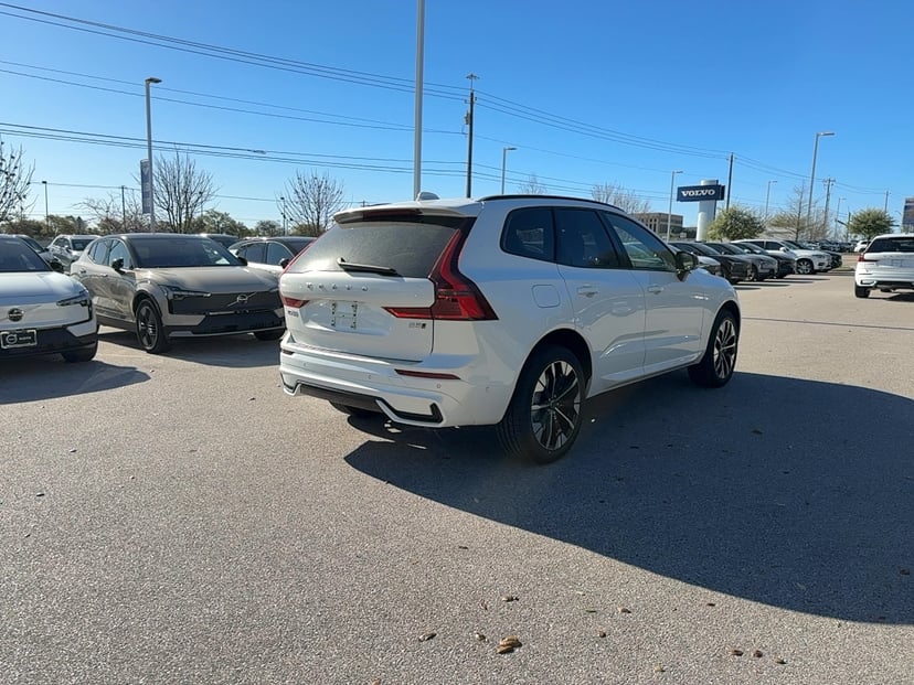2026 Volvo XC60 - Image 3