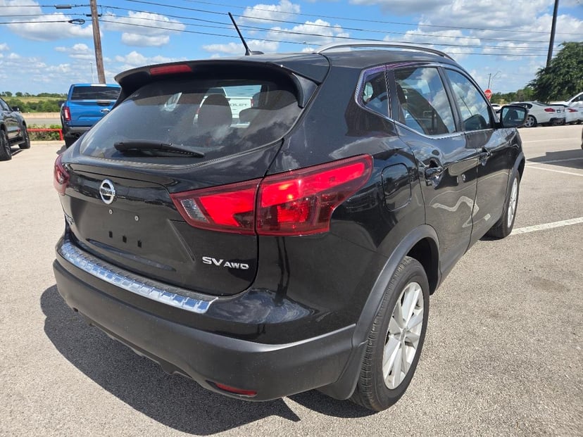 2018 Nissan Rogue Sport - Image 2