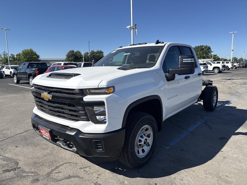 2026 Chevrolet Silverado 3500 HD - Image 1