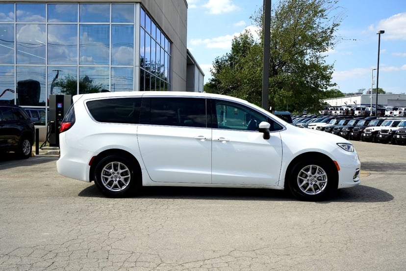 2023 Chrysler Pacifica - Image 1