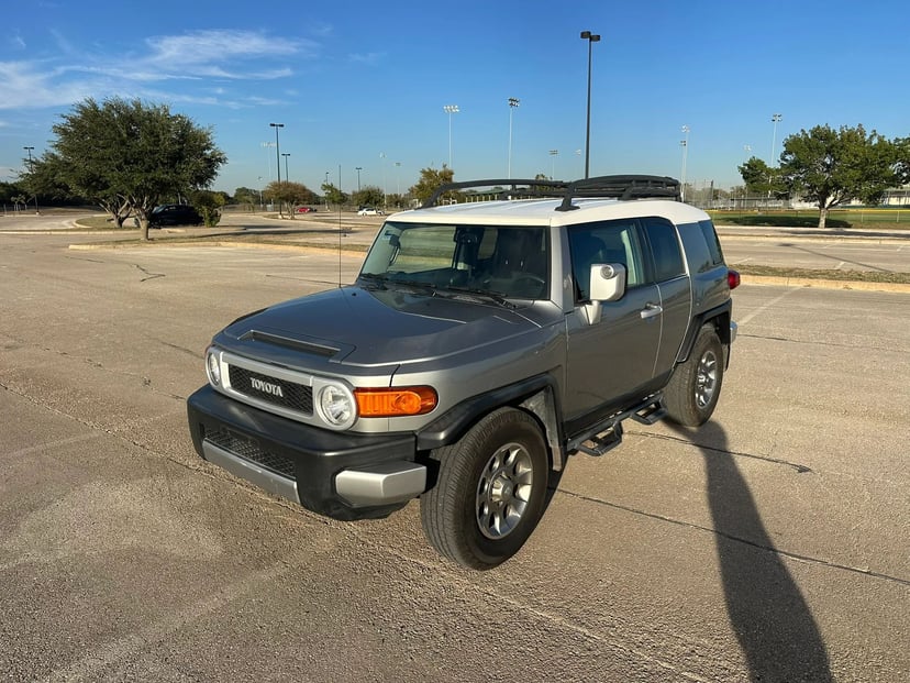 2011 Toyota FJ Cruiser - Image 1
