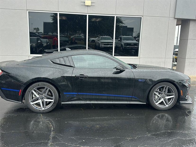 2024 Ford Mustang - Image 1