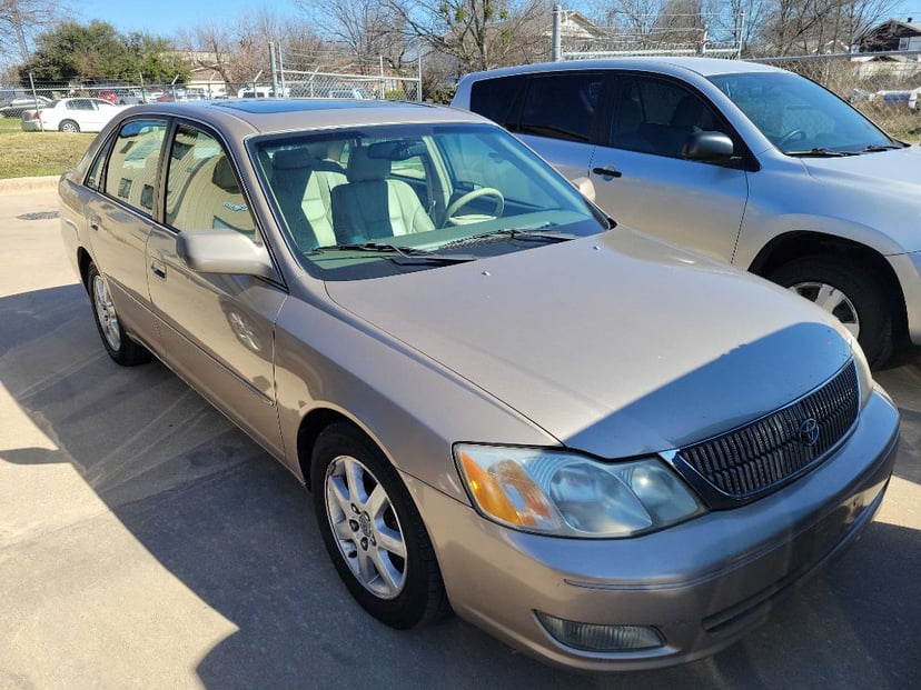 2001 Toyota Avalon - Image 1