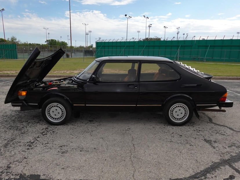 1983 Saab 900 Turbo Sedan - Image 3