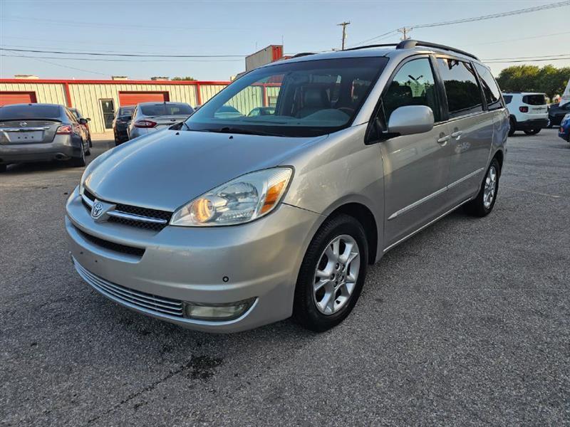 2005 Toyota Sienna - Image 1