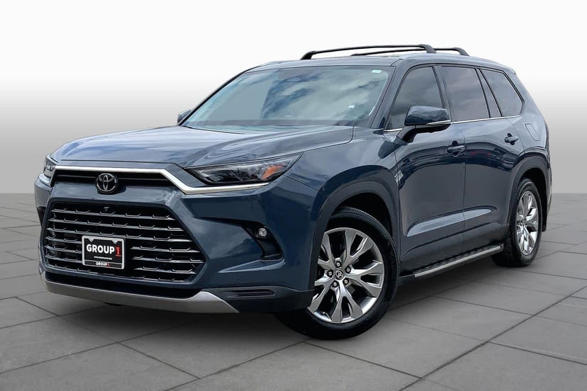 2025 Toyota Grand Highlander - Image 3