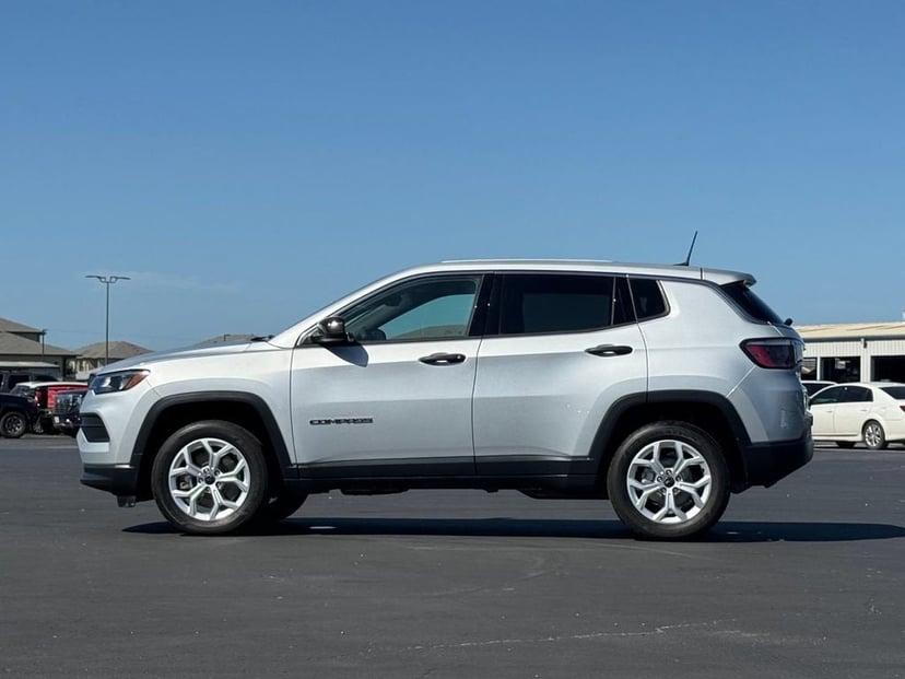 2025 Jeep Compass - Image 3