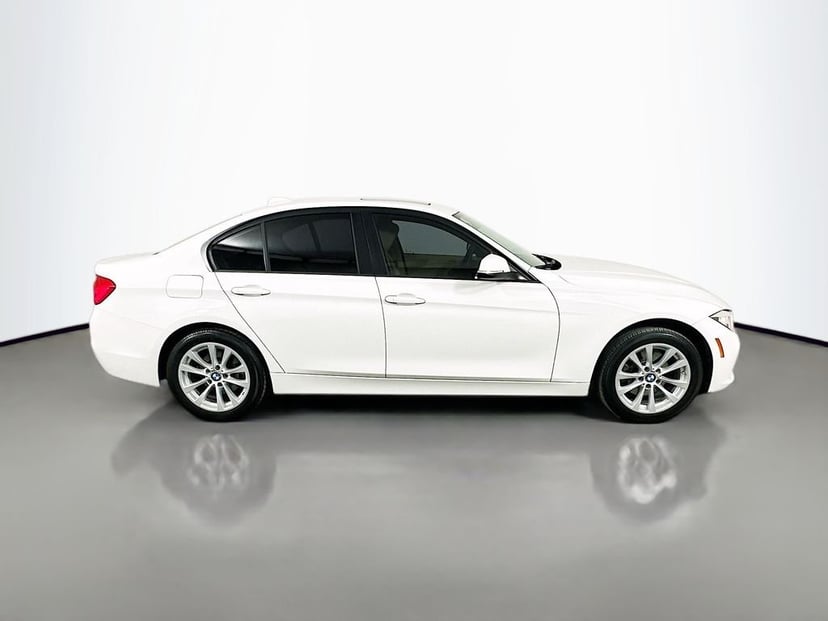 2016 BMW 320i - Image 2