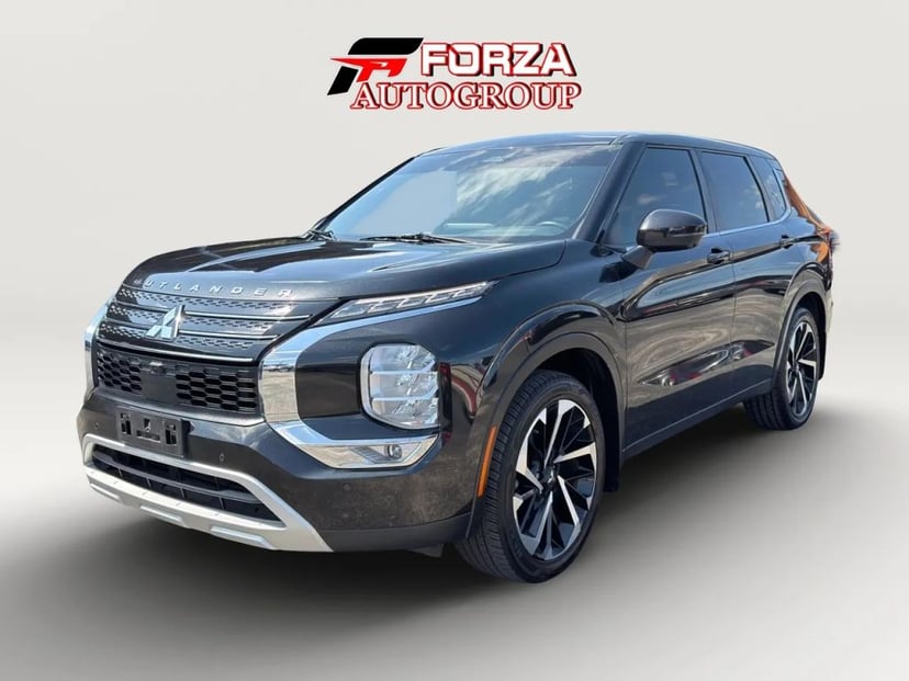 2023 Mitsubishi Outlander - Image 2