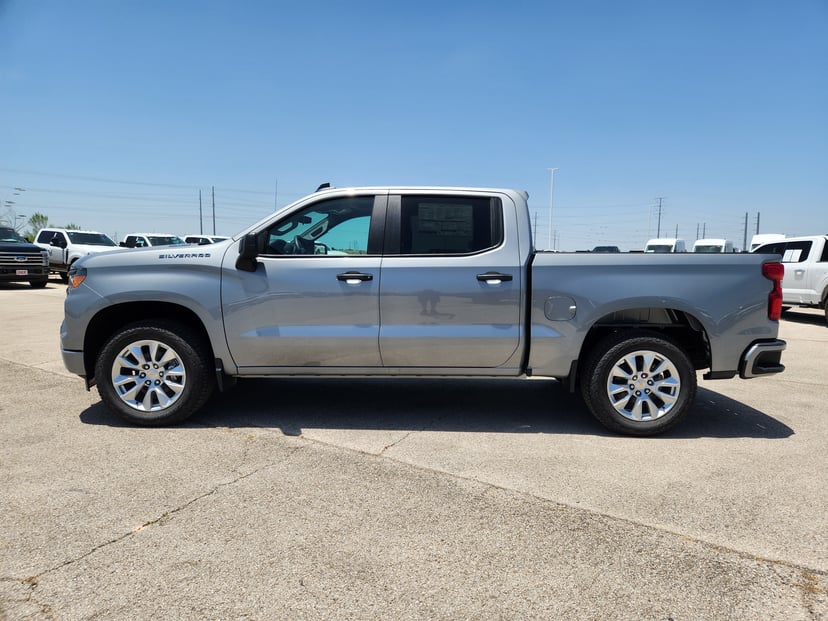2026 Chevrolet Silverado - Image 2