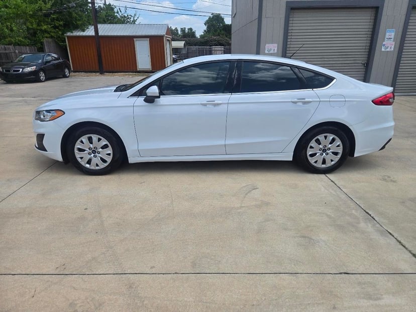 2019 Ford Fusion - Image 2