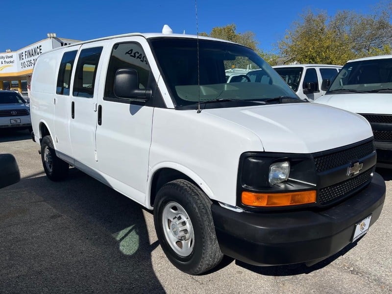2007 Chevrolet Express - Image 1