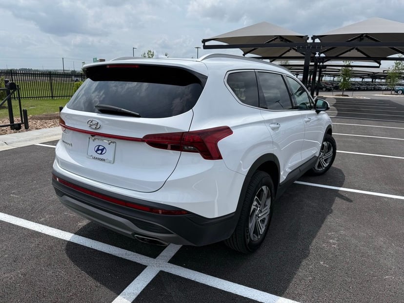 2023 Hyundai Santa Fe - Image 3