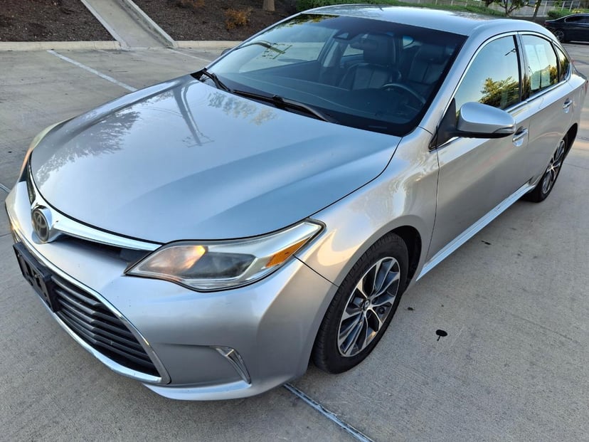 2017 Toyota Avalon - Image 1