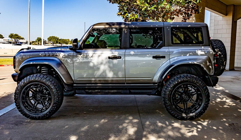 2024 Ford Bronco - Image 2
