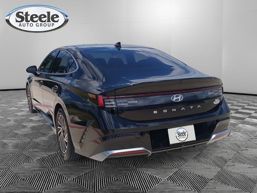 2024 Hyundai Sonata Hybrid - Image 2