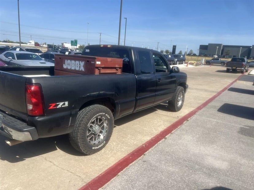2004 Chevrolet Silverado 1500 - Image 2