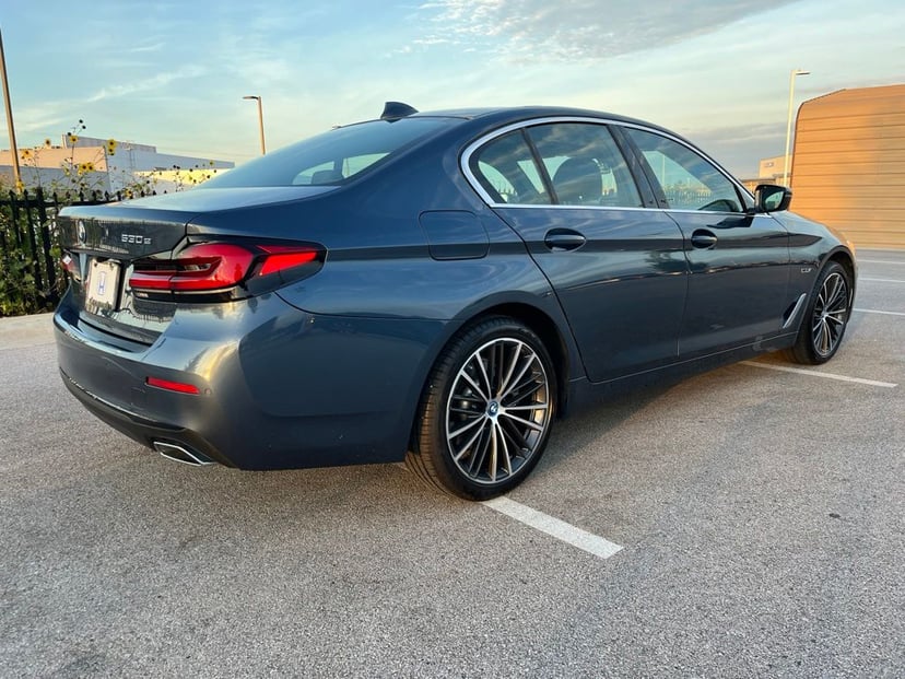 2023 BMW 530e - Image 2