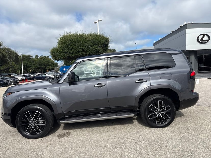 2024 Lexus GX - Image 1
