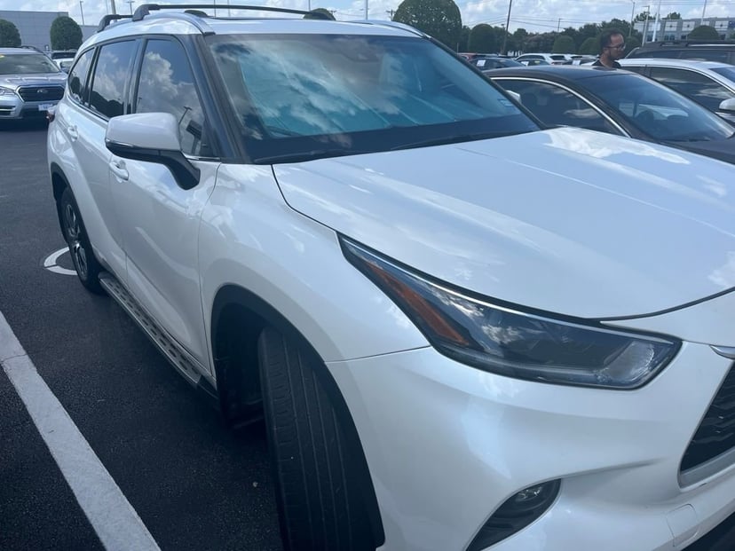 2021 Toyota Highlander - Image 3