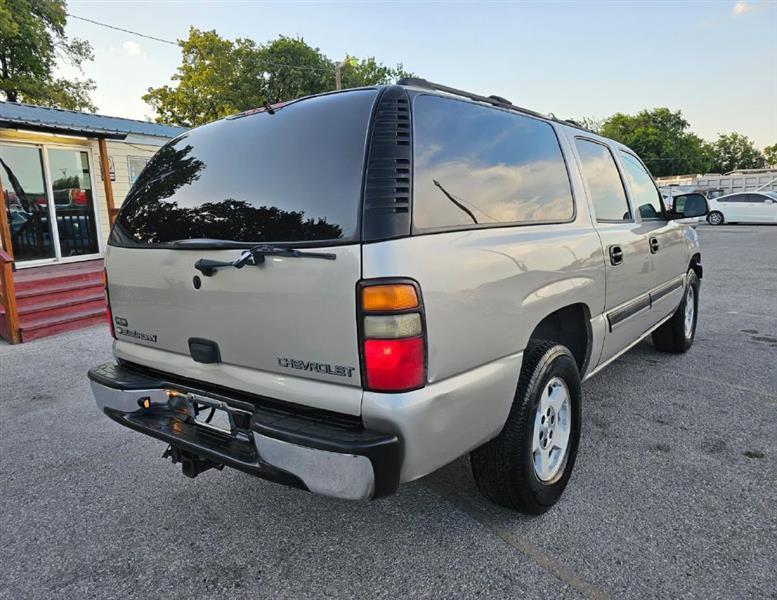2005 Chevrolet Suburban - Image 3