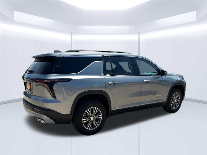 2026 Chevrolet Traverse - Image 2