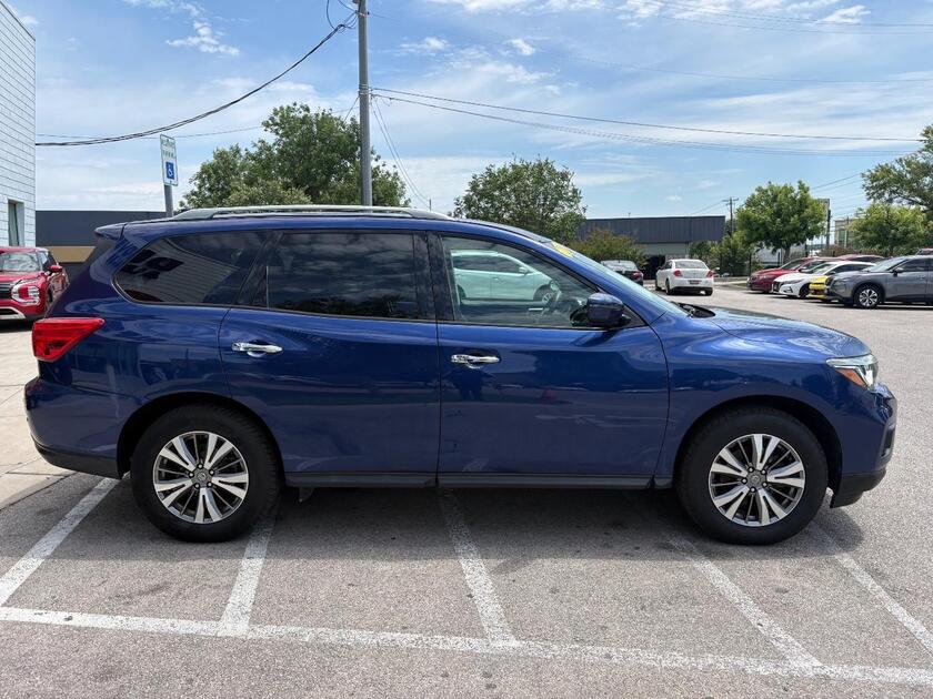 2020 Nissan Pathfinder - Image 2