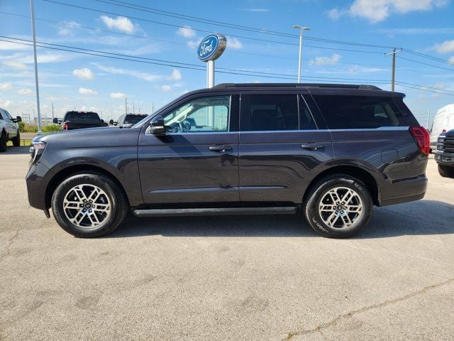 2026 Ford Expedition - Image 2