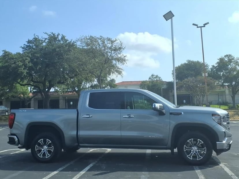 2026 GMC Sierra 1500 - Image 2