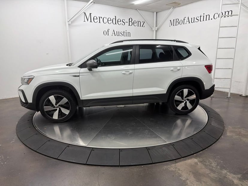 2024 Volkswagen Taos - Image 2