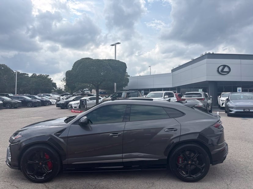2021 Lamborghini Urus - Image 1
